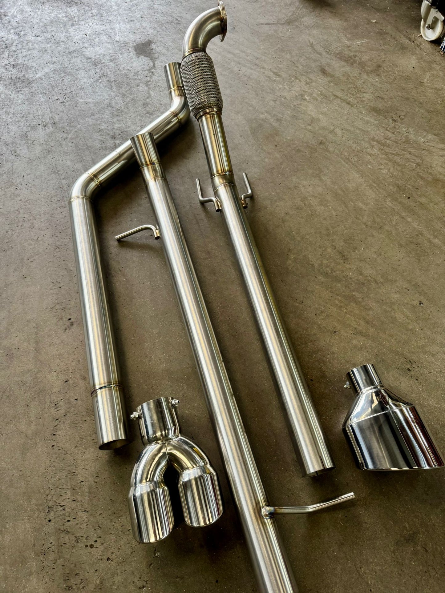 Ligne d’échappement full tube 63.5 mm – Montage Plug & Play